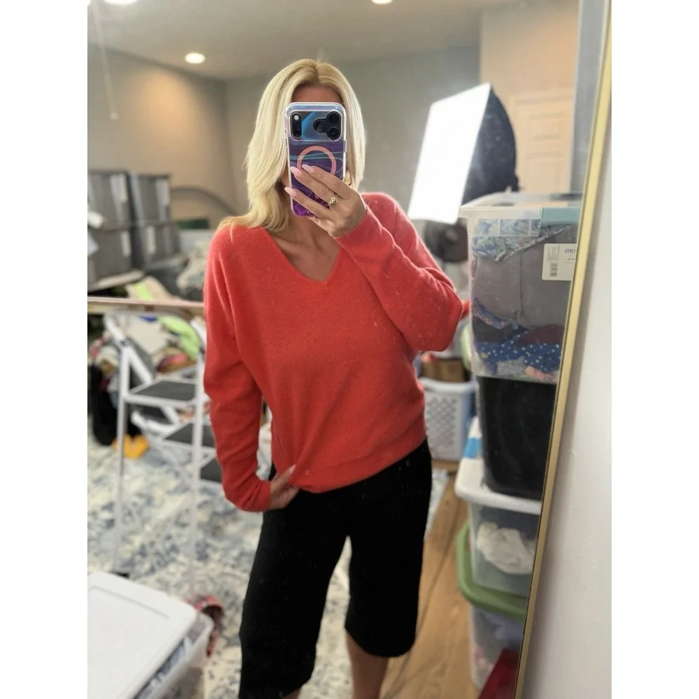 Tahari M Luxury 100% 2 Ply Cashmere Coral Sweater V Neck Long Sleeve Glamorous